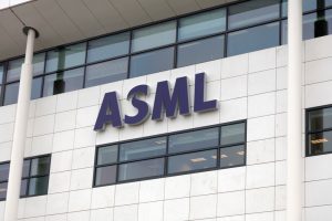 Read more about the article ASML: Kursziel bei 754,80 EUR – Investitionschancen durch starke Kaufempfehlungen